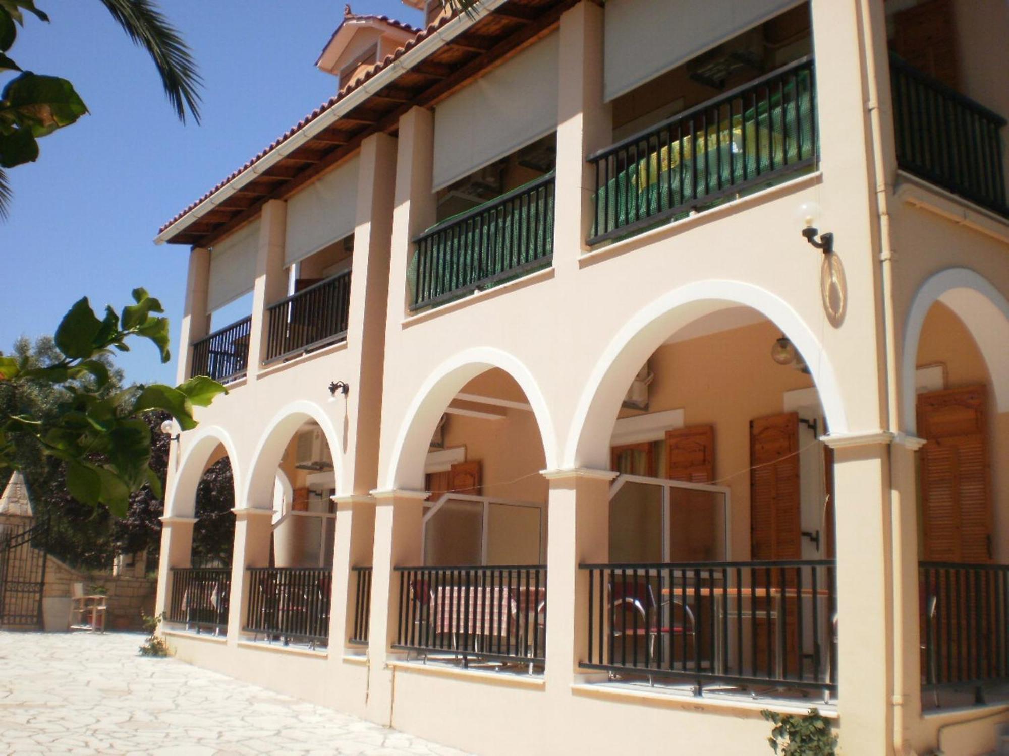 Loukas Inn Family Resort Keri エクステリア 写真