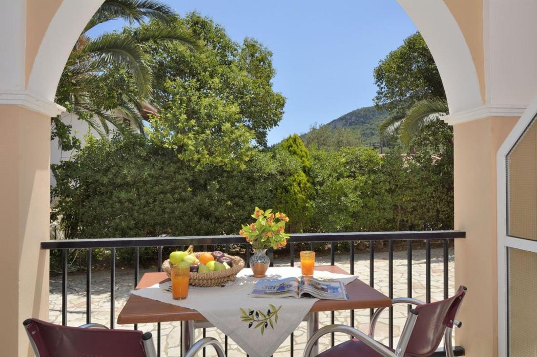 Loukas Inn Family Resort Keri エクステリア 写真